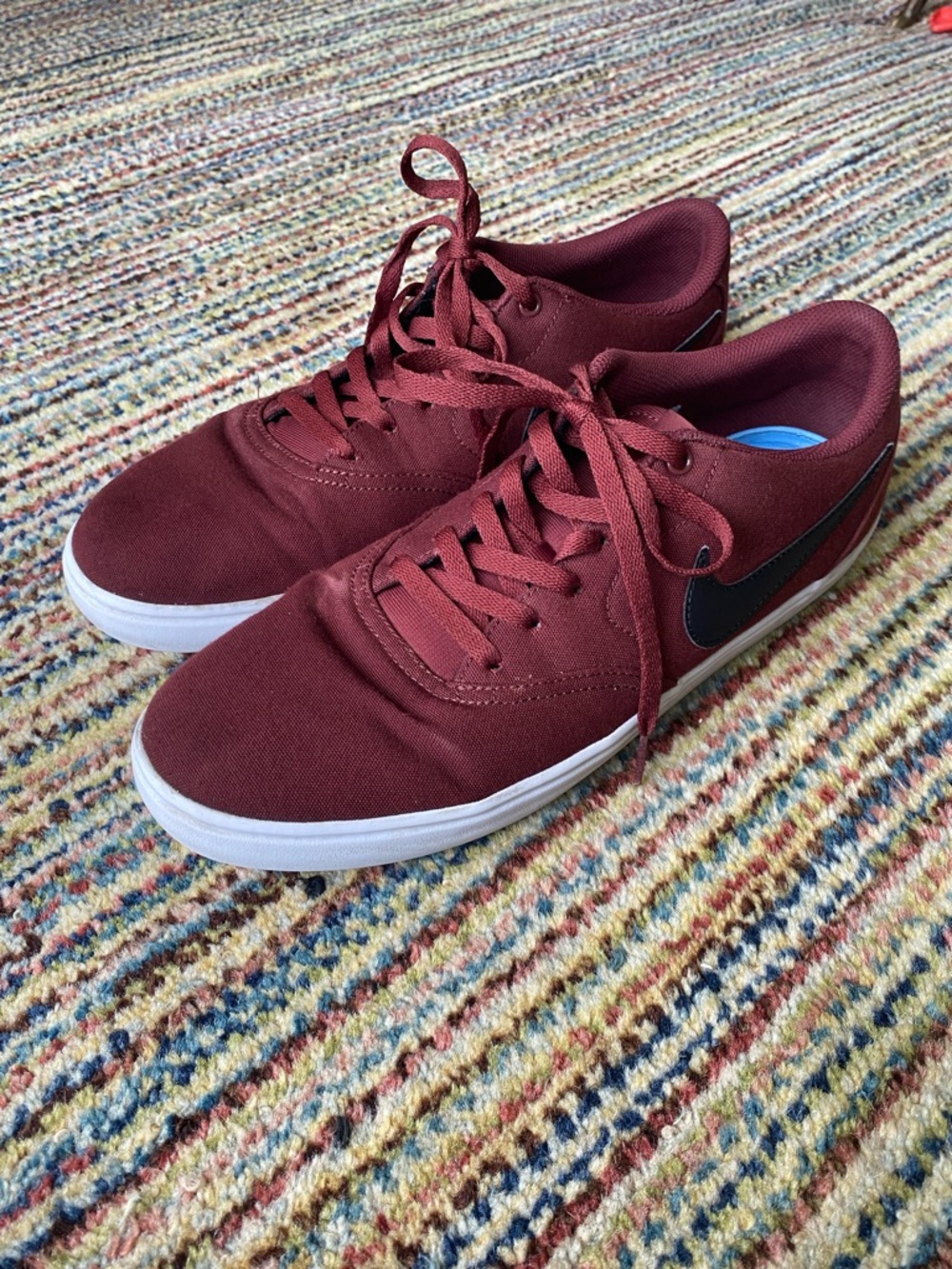 Nike Men's Maroon Canvas Low-Top Sneakers with Black Swoosh